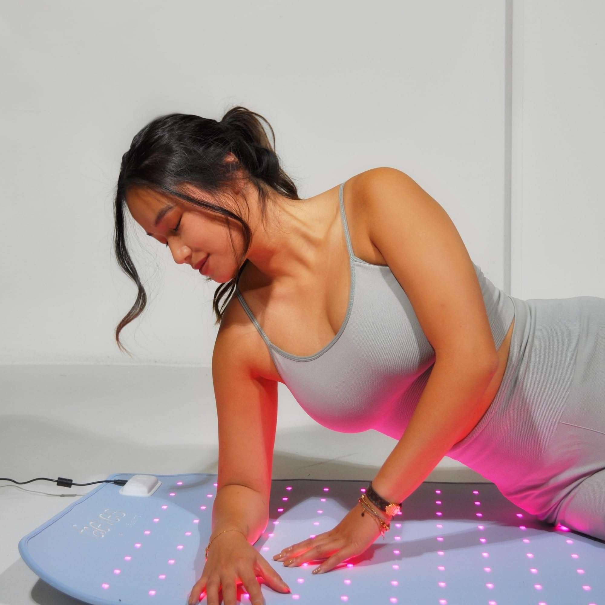 Faeves By Céleste Revitalizing LED Yoga Mat, Built-In LED Lights, Support Muscle Recovery, Improves Skin Texture and Circulation, Red & Blue Light Pad - Image 8