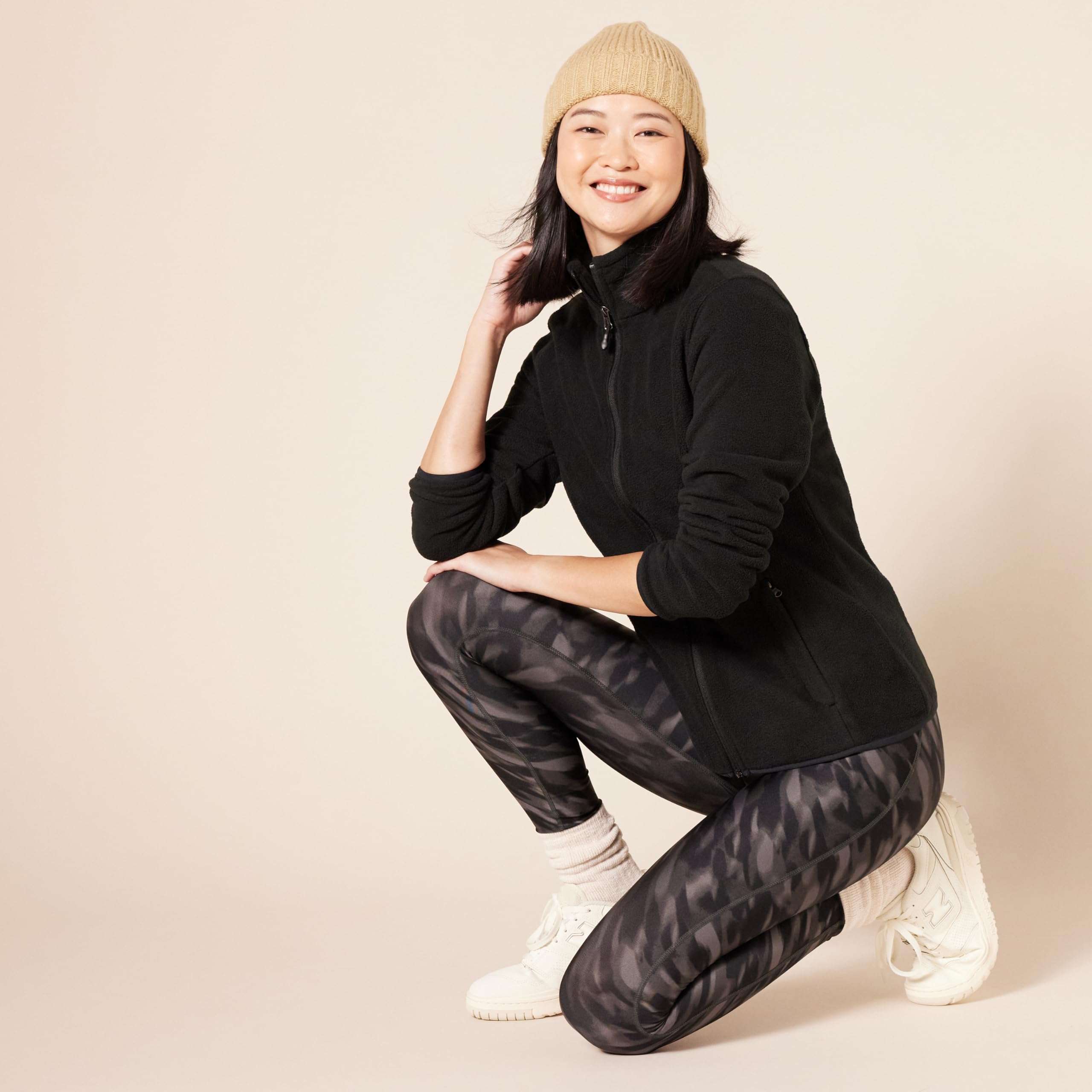 Amazon Essentials Women's Classic-Fit Full-Zip Polar Soft Fleece Jacket (Available in Plus Size) - Image 5