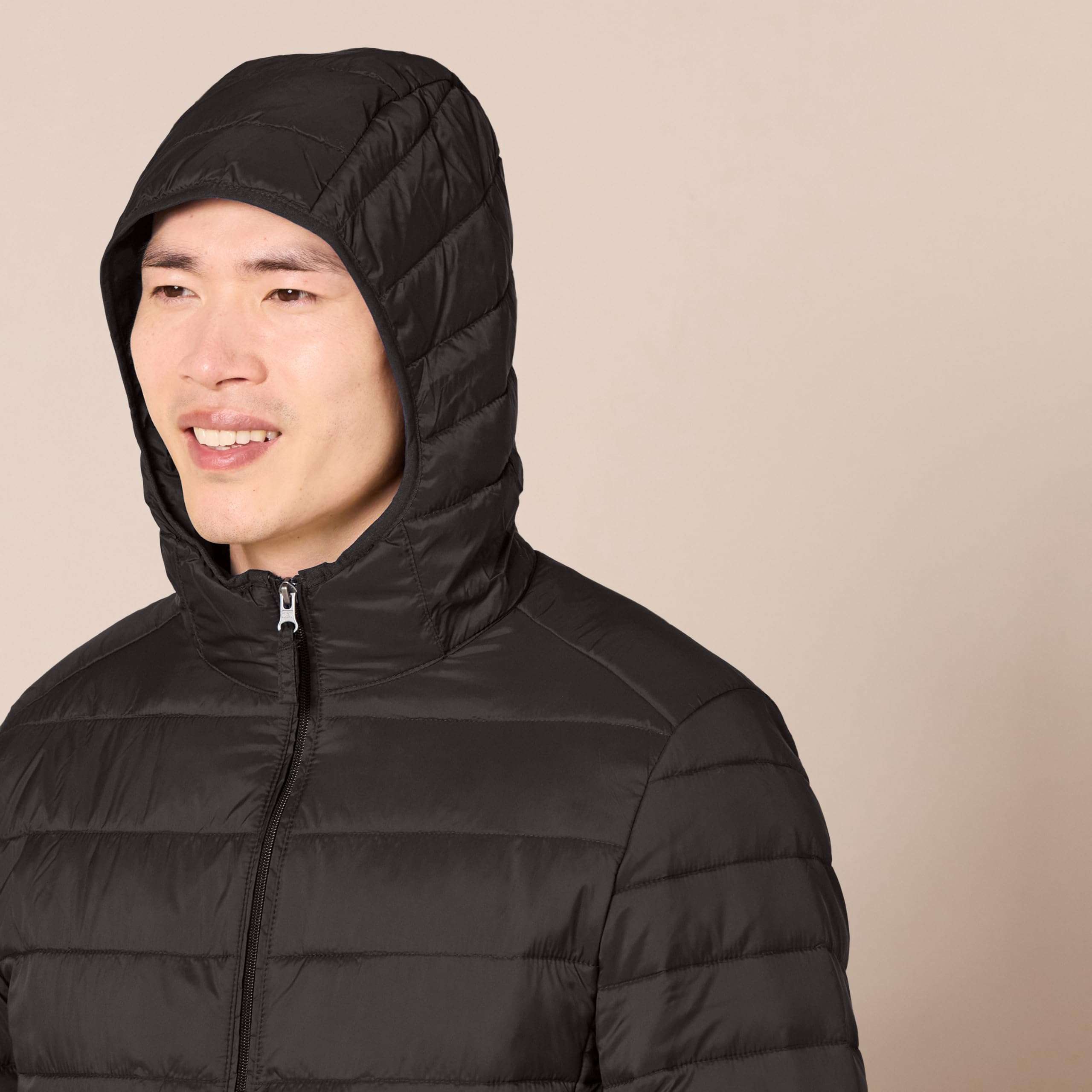 Amazon Essentials Men's Lightweight Water-Resistant Packable Hooded Puffer Jacket - Image 4