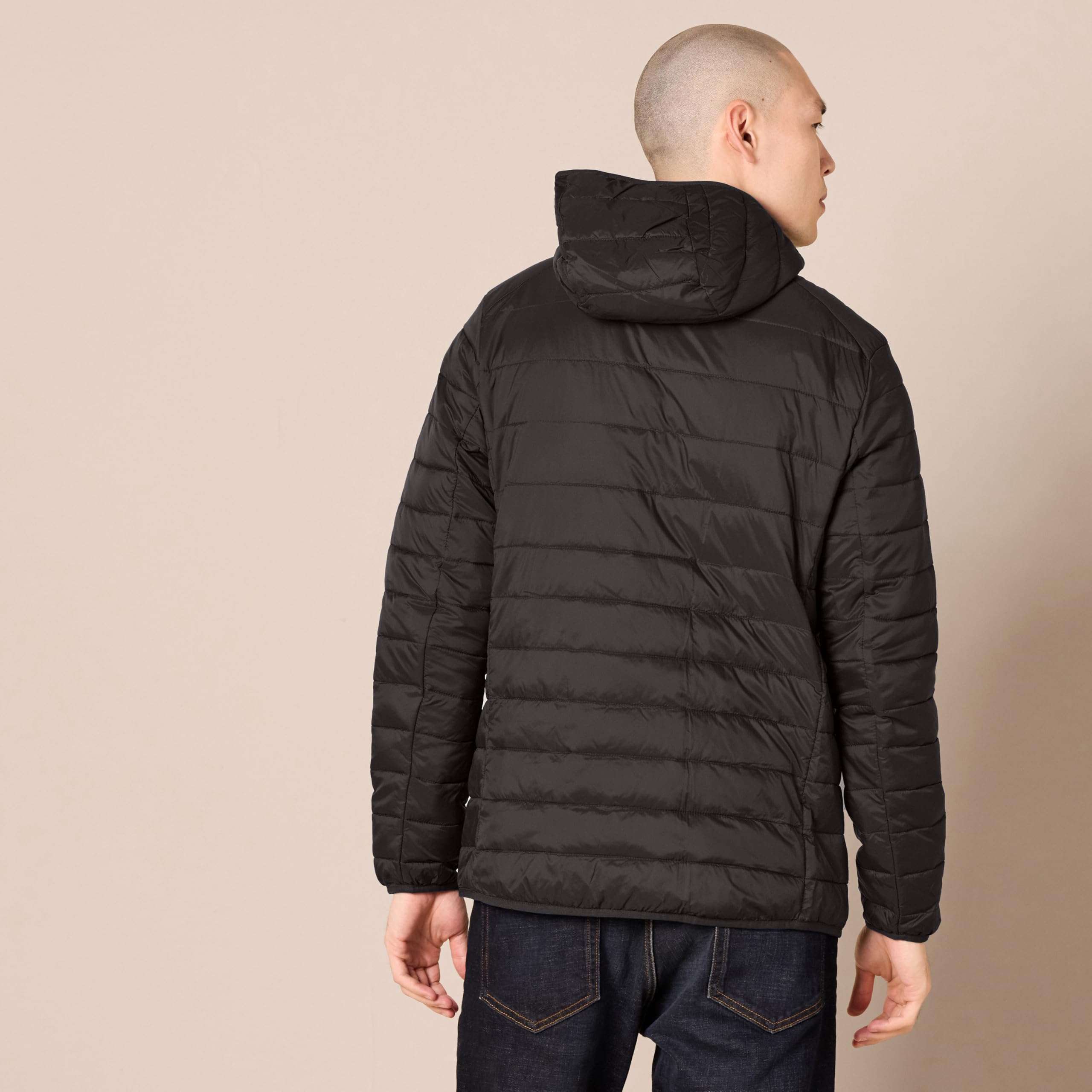 Amazon Essentials Men's Lightweight Water-Resistant Packable Hooded Puffer Jacket - Image 3