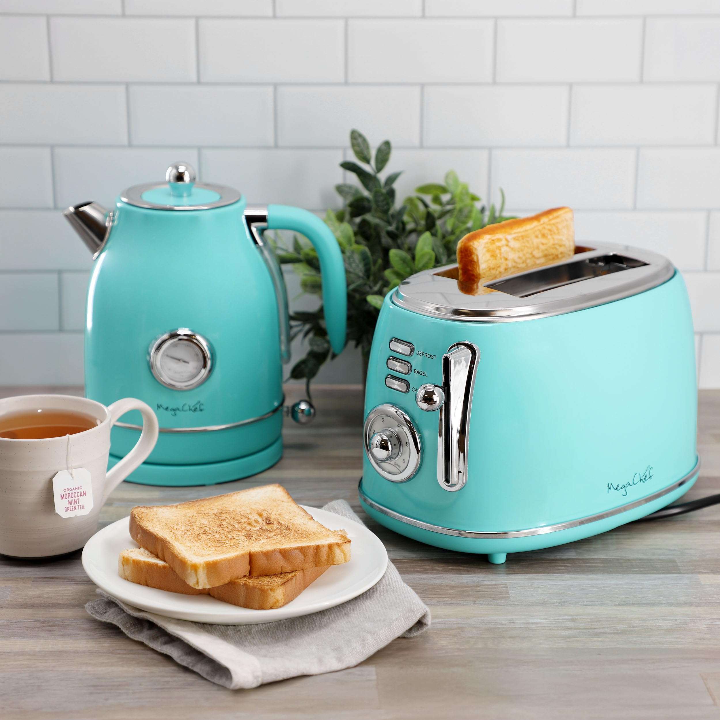 MegaChef 1.7 Quart Electric Tea Kettle and 2 Slice Toaster Combo (Turquoise) - Image 2