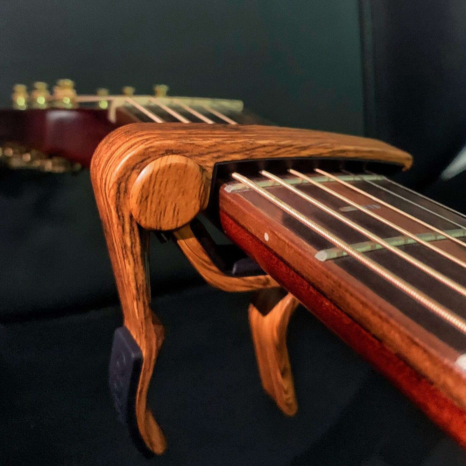 WINGO Guitar Capo for Acoustic and Electric Guitars - Rosewood Color with 5 Picks - Image 5