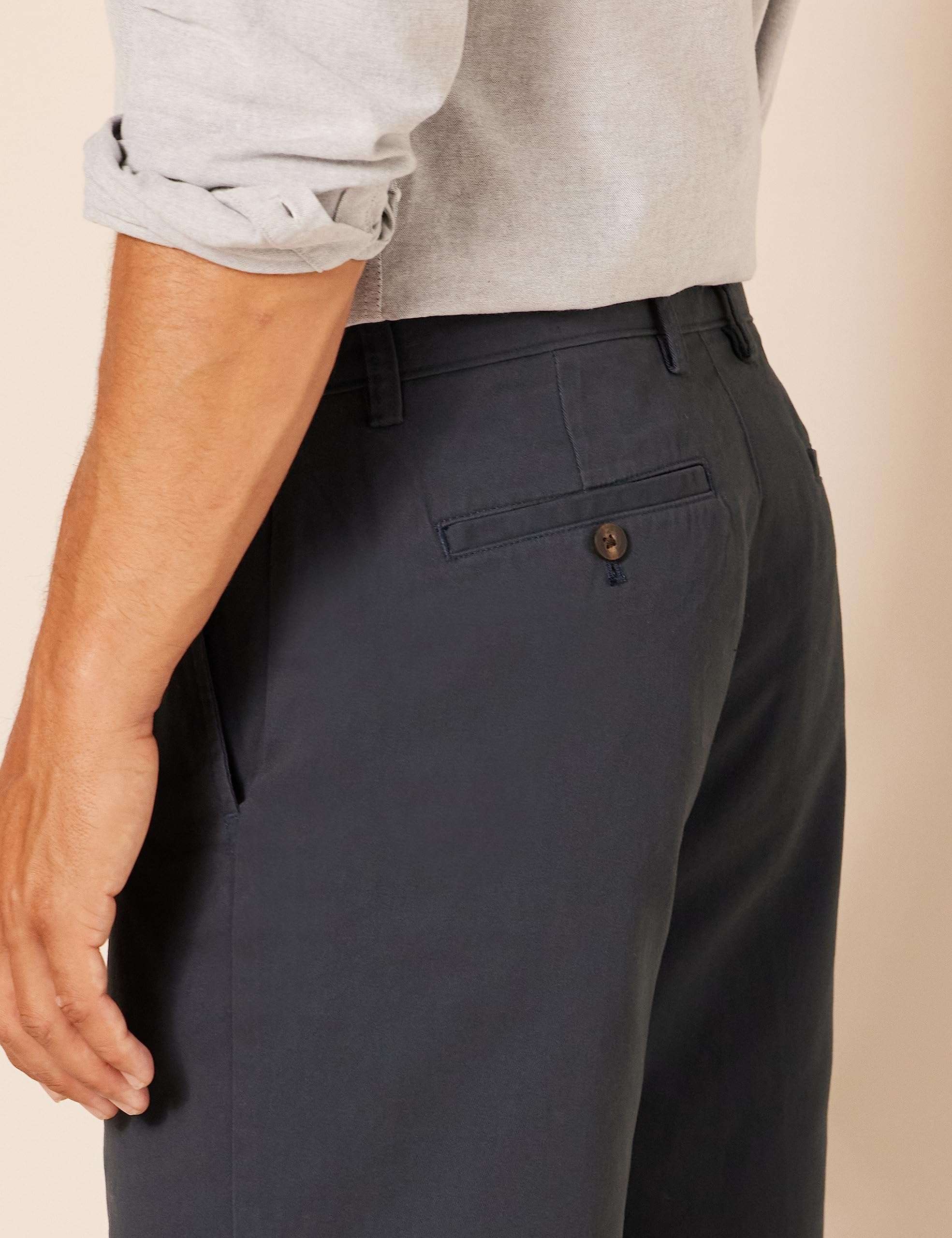 Amazon Essentials Men's Classic-Fit 9" Chino Shorts - Image 3