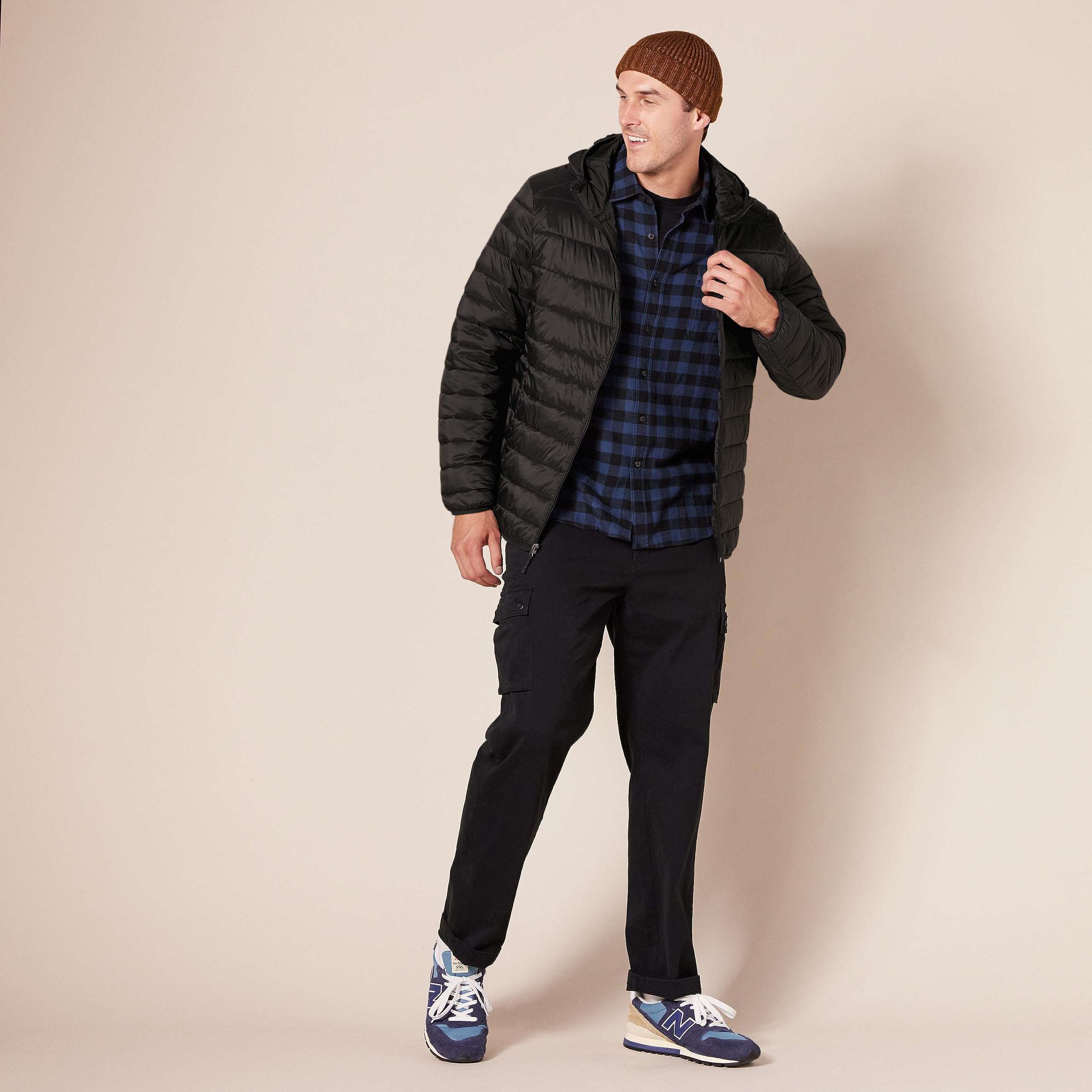 Amazon Essentials Men's Lightweight Water-Resistant Packable Hooded Puffer Jacket - Image 8