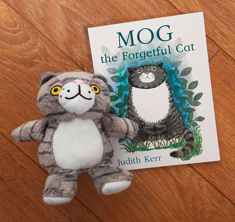 Mog the Forgetful Cat Book and Toy Gift Set: Everybody’s favourite cat – as seen on TV in the beloved Channel 4 Christmas animation! - Image 2