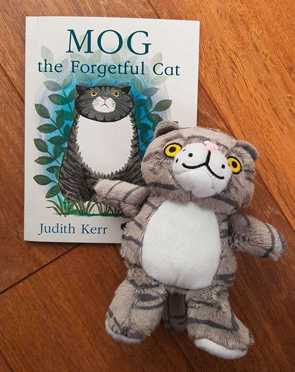 Mog the Forgetful Cat Book and Toy Gift Set: Everybody’s favourite cat – as seen on TV in the beloved Channel 4 Christmas animation! - Image 3
