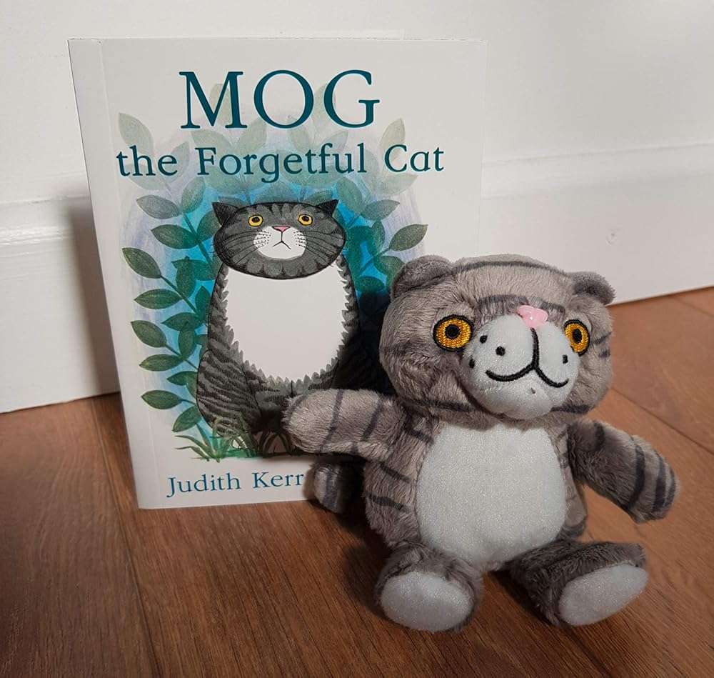 Mog the Forgetful Cat Book and Toy Gift Set: Everybody’s favourite cat – as seen on TV in the beloved Channel 4 Christmas animation! - Image 4