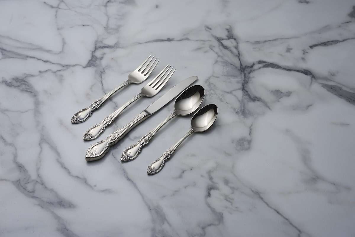 Oneida Silverware Set For 4, Louisiana 20-Piece Fine Flatware Set, Service For 4, 18/8 Stainless Steel, Silver, Mirror Finish, Knives Spoons and Forks, Dishwasher Safe, Tableware (Silver, 20 Pieces) - Image 8