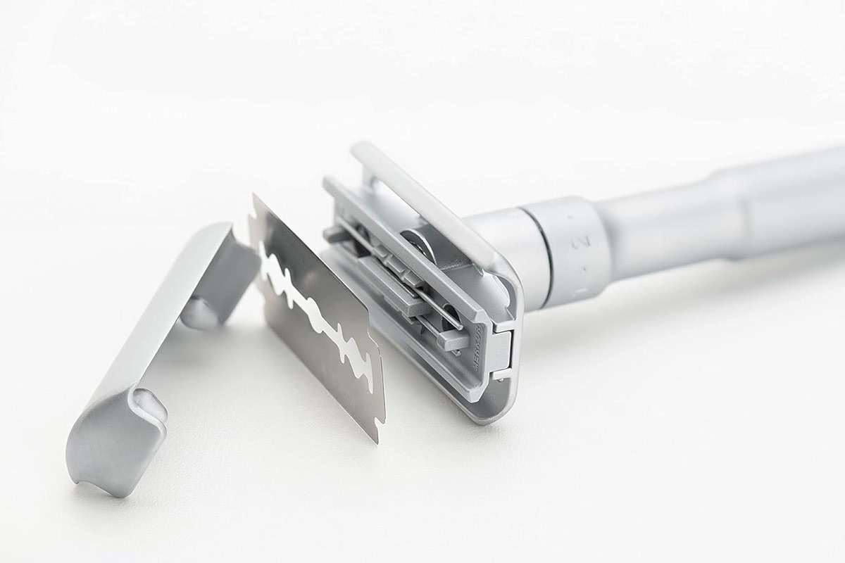 MERKUR FUTUR 700 Adjustable Double Edge Safety Razor - Matte Chrome, Adjustable Razor With Dial, Made in Germany, Plastic-Free, Snap-On Cap Design, Straight Bar - Image 5