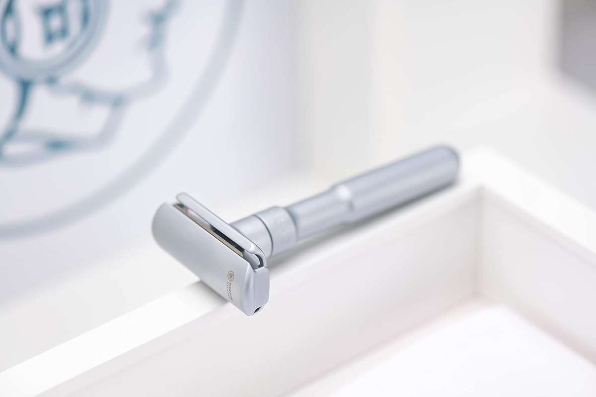 MERKUR FUTUR 700 Adjustable Double Edge Safety Razor - Matte Chrome, Adjustable Razor With Dial, Made in Germany, Plastic-Free, Snap-On Cap Design, Straight Bar - Image 7