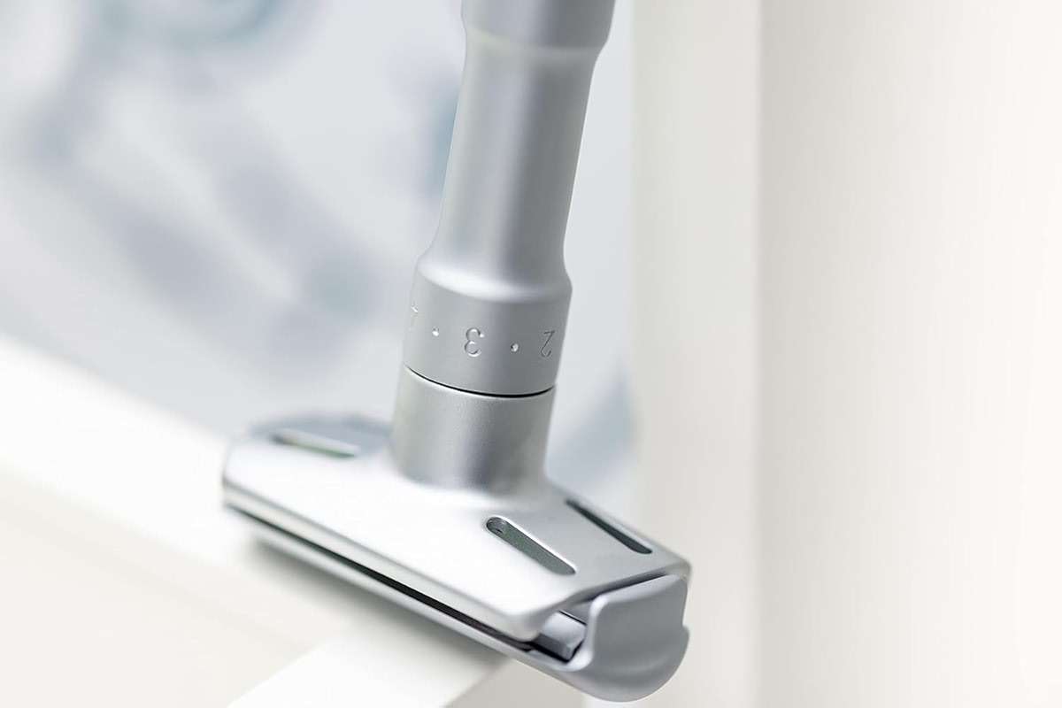 MERKUR FUTUR 700 Adjustable Double Edge Safety Razor - Matte Chrome, Adjustable Razor With Dial, Made in Germany, Plastic-Free, Snap-On Cap Design, Straight Bar - Image 9
