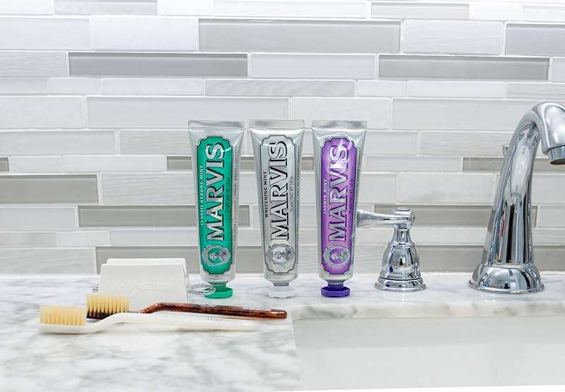 Marvis Whitening Mint Toothpaste - Image 8