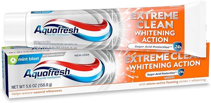 Aquafresh Extreme Clean Whitening Action Fluoride Toothpaste for Cavity Protection, Sugar Acid Protection, Mint Blast, 5.6 oz - Image 1