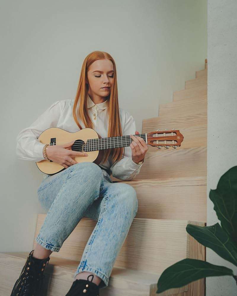 Yamaha GL1 Guitalele, Natural, Baritone - Image 7
