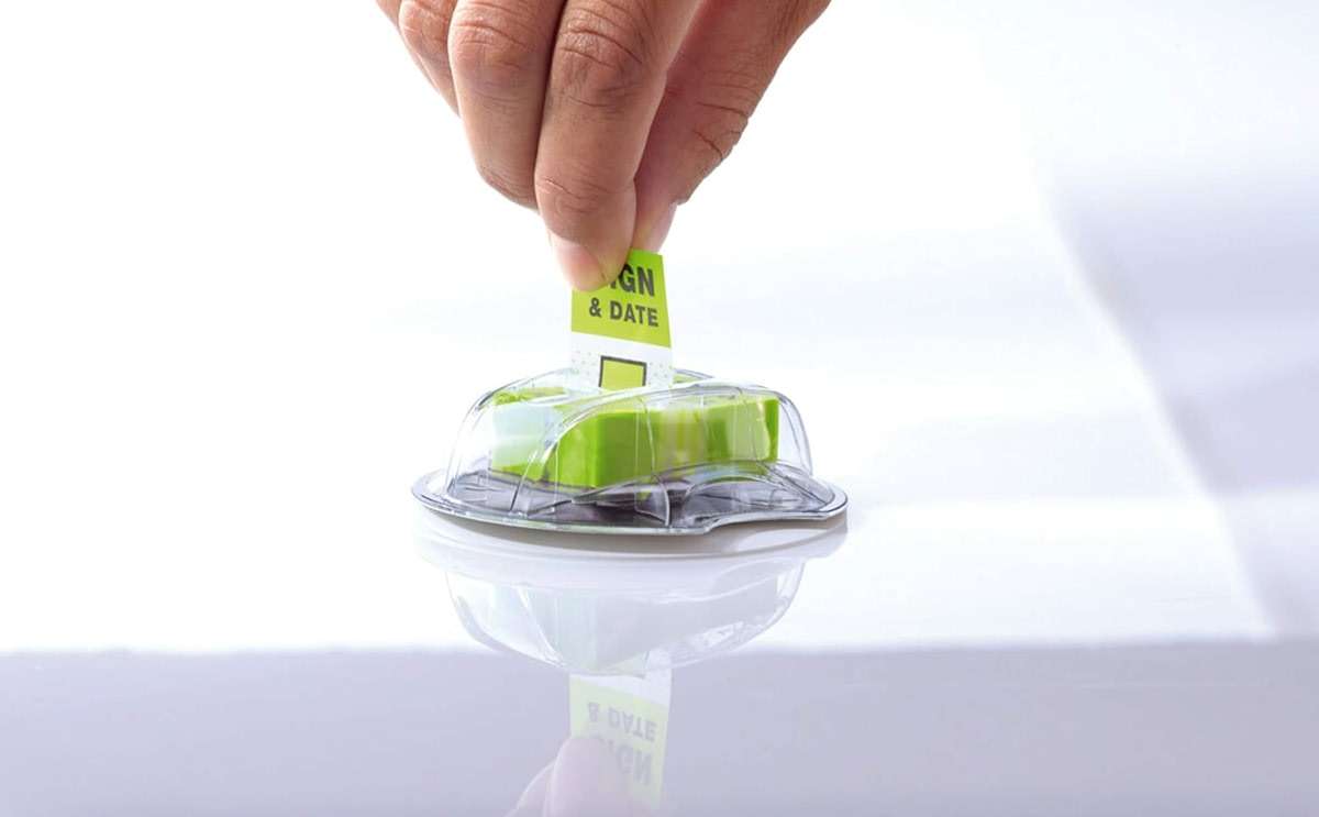 Post-it Message Flags, Sign and Date 1 in. x 1.7 in., One Dispenser with 200 -Count Green Sticky Tabs Per Dispenser (200 Flags Total) - Image 7