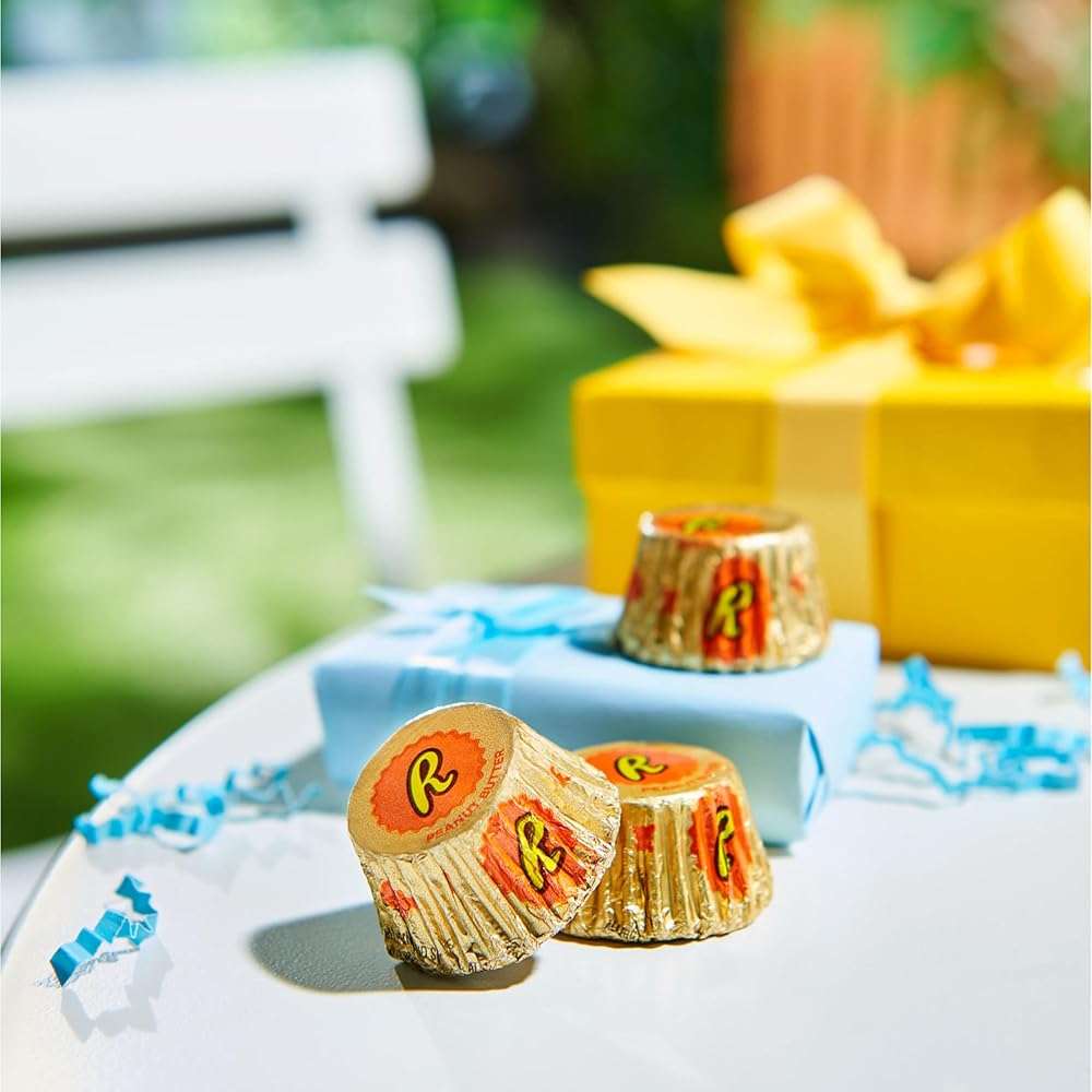 REESE'S Miniatures Milk Chocolate Peanut Butter Cups, Candy Packs, 0.31 oz (105 Pieces) - Image 5