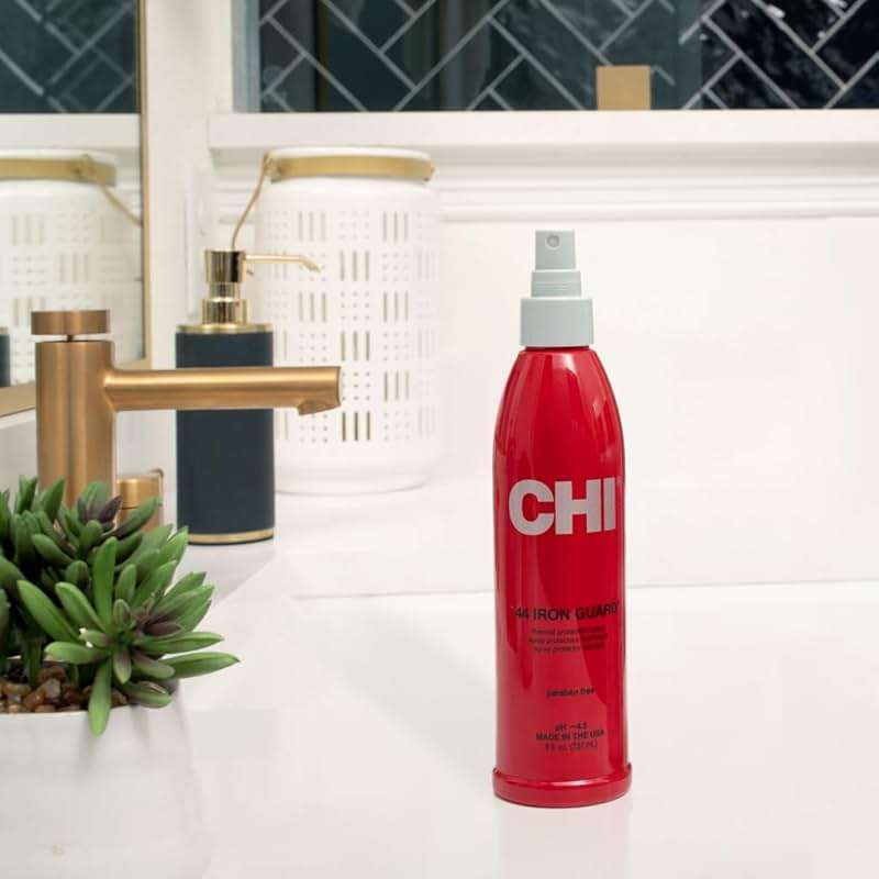 CHI 44 Iron Guard Thermal Protection Spray for Hair, Heat Damage Shield with Ceramic Minerals, Lightweight Styling Spray, Frizz Control & Shine Enhancer, 8 Fl Oz - Image 2