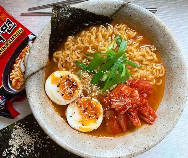 Nongshim Shin Ramyun Noodles, Spicy Korean Signature Instant Ramyun, Rich Beef Flavored Broth, Microwaveable, Korean Instant Noodles, 4.23 oz (Pack of 20), Packaging May Vary. - Image 4