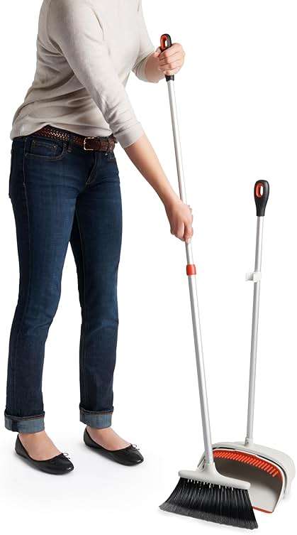 OXO Large Upright Sweep Set, Off-white, 8.5" - 12" - Image 5