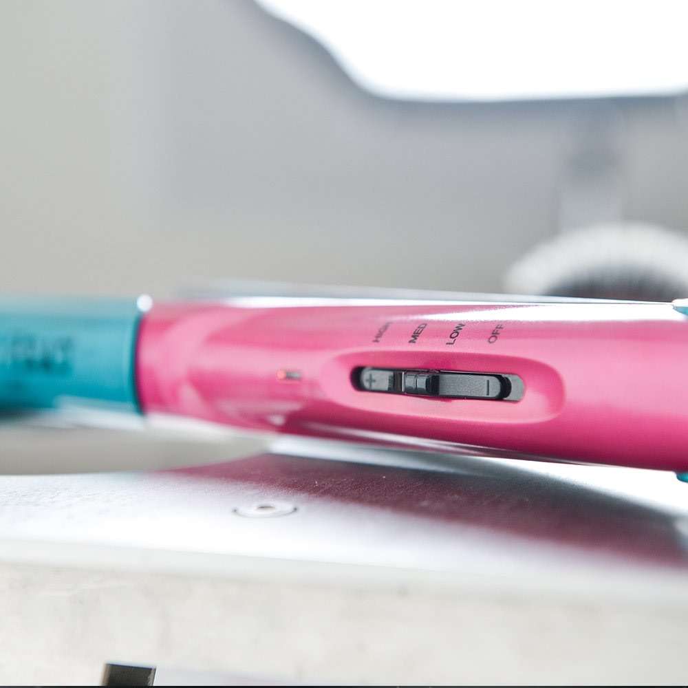 Bed Head Little Tease Hair Crimper | Small Texture, Pumped-Up Volume, & Extra Shine | Crimper Hair Tool with Tourmaline Ceramic Coating for Less Damage (1 in) - Image 3