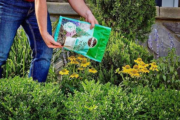 Miracle-Gro Shake 'N Feed Flowering Trees and Shrubs Plant Food, For In-Ground and Container Plants, Acid-Loving Flowering Plants, 8 lbs. - Image 3