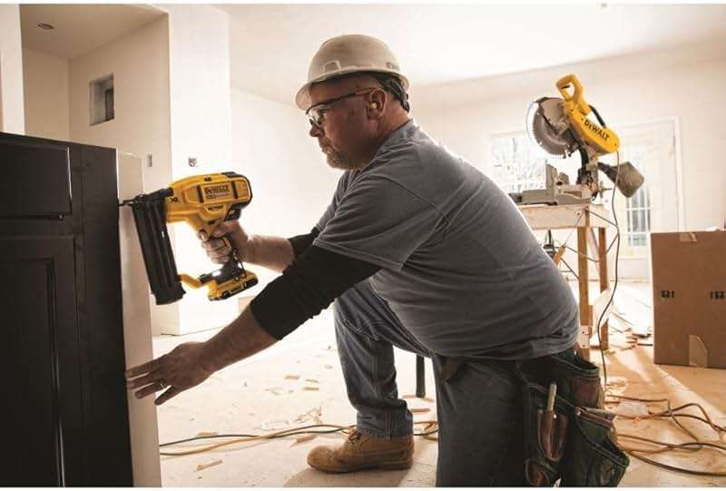 DEWALT DCN680B 20V MAX* XR® 18 GA Cordless Brad Nailer (Tool Only) - Image 2