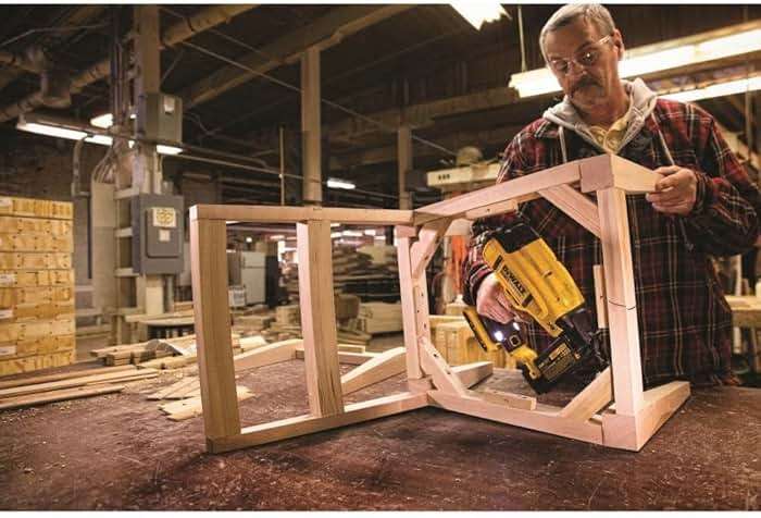 DEWALT DCN680B 20V MAX* XR® 18 GA Cordless Brad Nailer (Tool Only) - Image 4