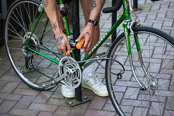 Kryptonite Evolution Mini-7 Bike U-Lock with 4 ft Security Cable - 7mm Max - Performance Steel Shackle with Double Deadbolt, Includes 3 Keys, Convenient Carry Bracket - Compact High-Security Bike Lock - Image 2