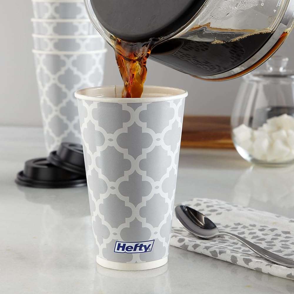 Hefty Disposable Hot Cups with Lids, Insulated Paper Coffee Cups for Tea, Cocoa and Hot Beverages, Leak Resistant Single Use Drink Cups, 16 Ounce, 20 Count - Image 5