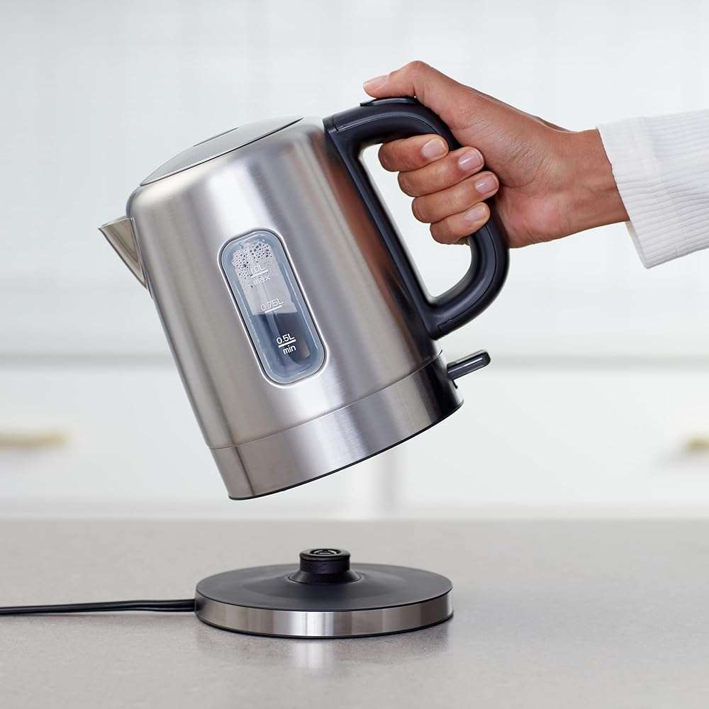 Amazon Basics Electric Stainless Steel Kettle for Tea and Coffee, BPA-Free, Fast Boiling, Auto Shut-Off, 1 Liter, 1500W, Black and Silver - Image 2