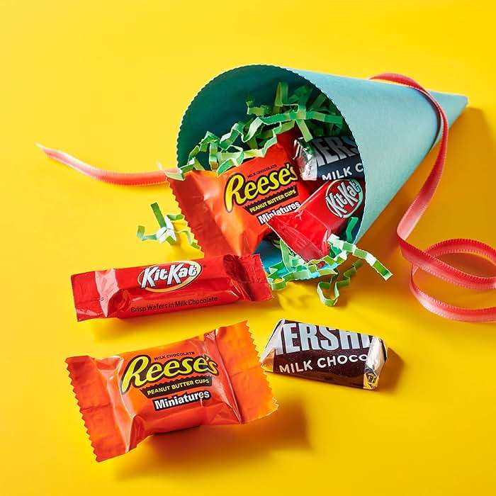 HERSHEY'S, KIT KAT and REESE'S Assorted Milk Chocolate Candy Variety Bag, 80.39 oz (265 Pieces) - Image 6