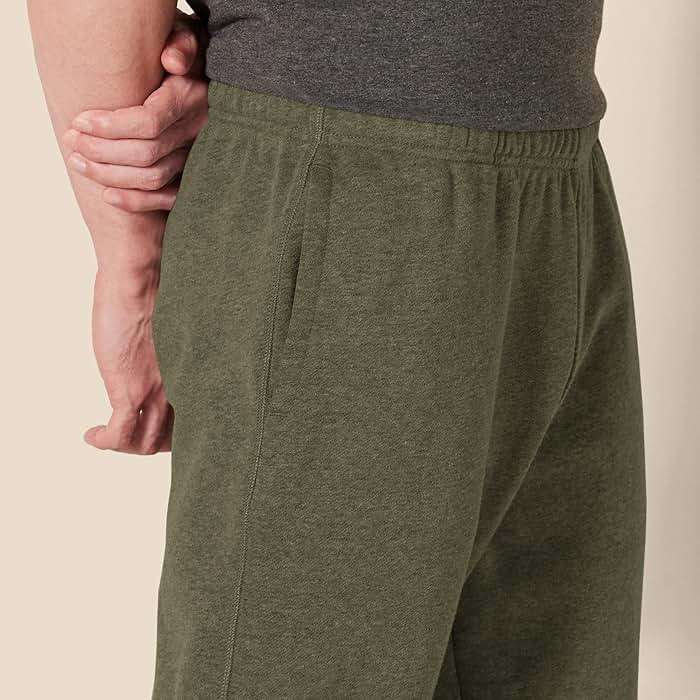 Amazon Essentials Men's Relaxed Fit Fleece Joggers Sweatpants with Drawstring Waist, Tapered Leg, Ribbed Cuffs, Brushed Interior - Image 4