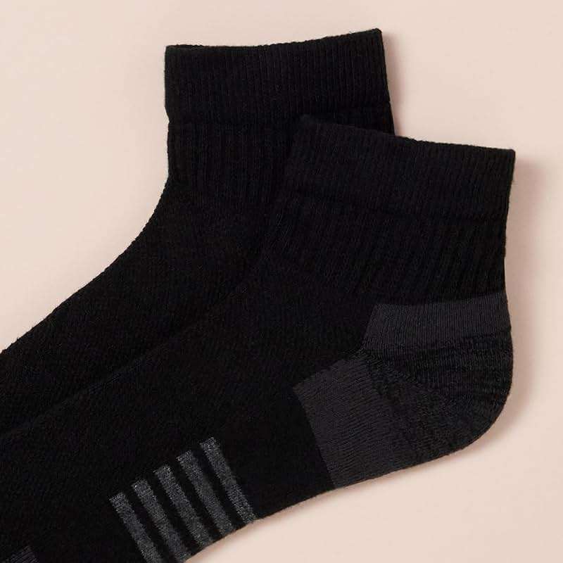 Amazon Essentials Men's Athletic Ankle Socks, Cushioned with Arch Support, Moisture Wicking - Image 2