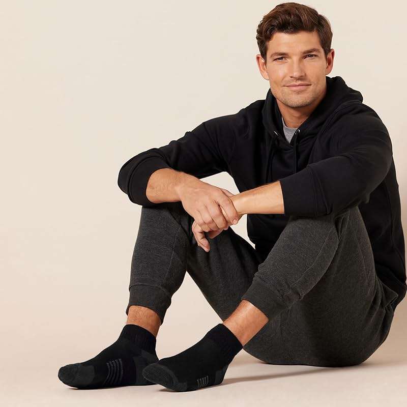 Amazon Essentials Men's Athletic Ankle Socks, Cushioned with Arch Support, Moisture Wicking - Image 4