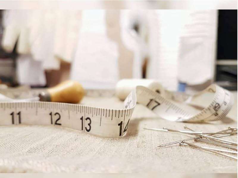 GDMINLO Soft Tape Measure Double Scale Body Sewing Flexible Tailor Craft Vinyl Ruler for Weight Loss Medical Body Measurement, Has Centimetre Scale on Reverse Side 60-inch（White） - Image 5