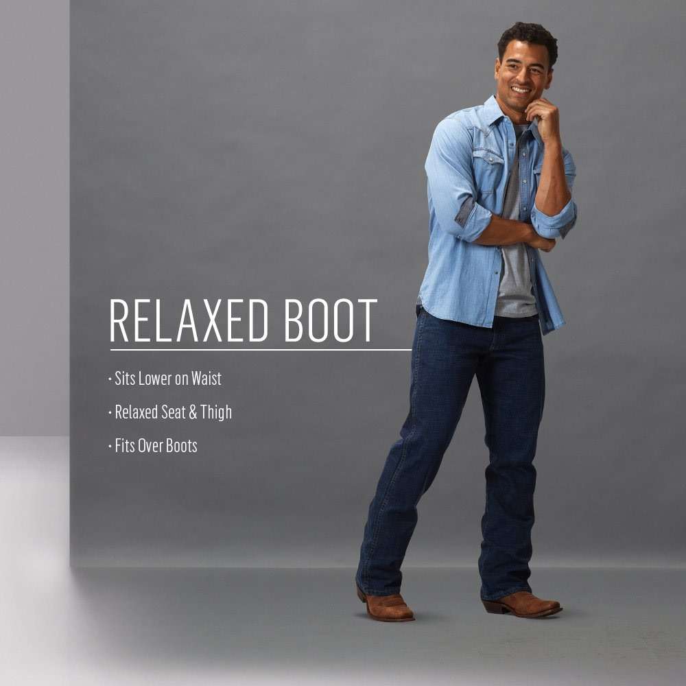 Wrangler Men's Retro Relaxed Fit Boot Cut Jean - Image 4
