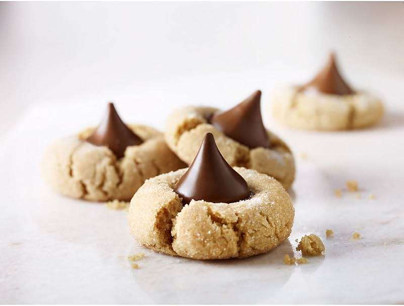 HERSHEY'S KISSES Milk Chocolate Candy Party Pack, 35.8 oz - Image 7