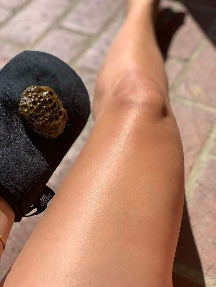 Self Tanning Mitt Applicator – Ultra Soft Self Tanner Mitt for Applying Tanning Mousse or Lotion – Machine Washable & Reusable Sunless Tanning Glove for Streak-Free Tan - Black - Image 6