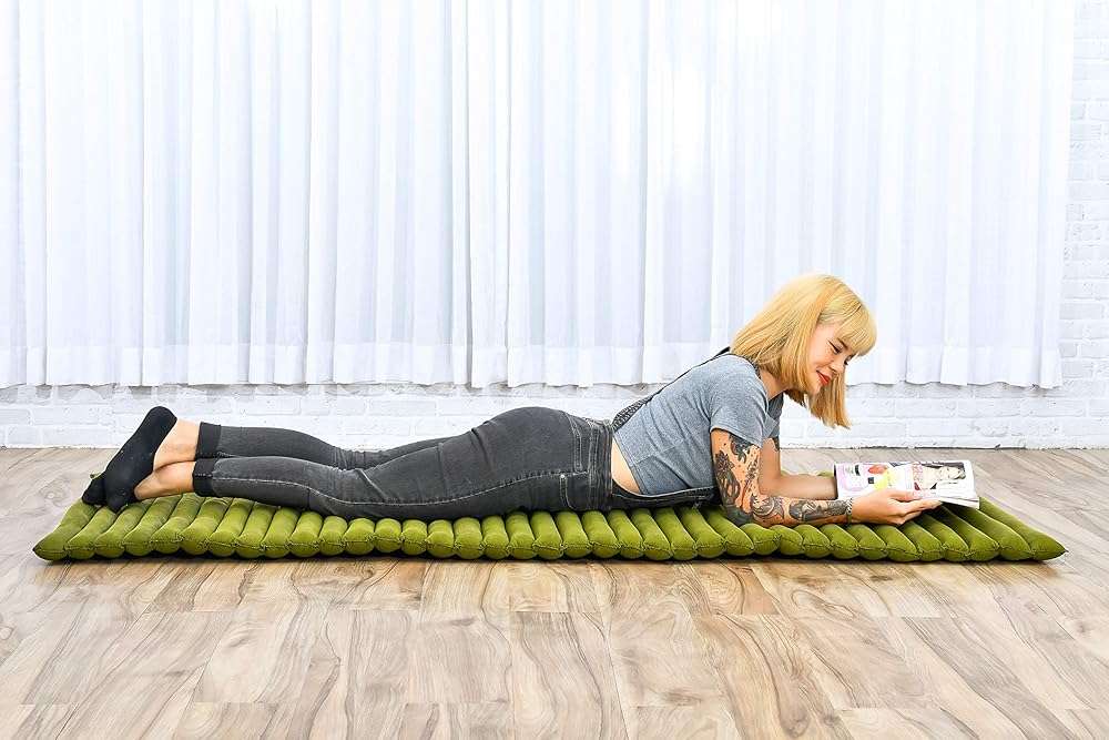 Leewadee - Foldable Floor Mattress - Japanese Roll Up Futon -Trifold Tatami Mat- Guest Floor Bed - Camping Mattress - Thai Massage Mat, Kapok Filled, 75 x 28 inches, Green - Image 2