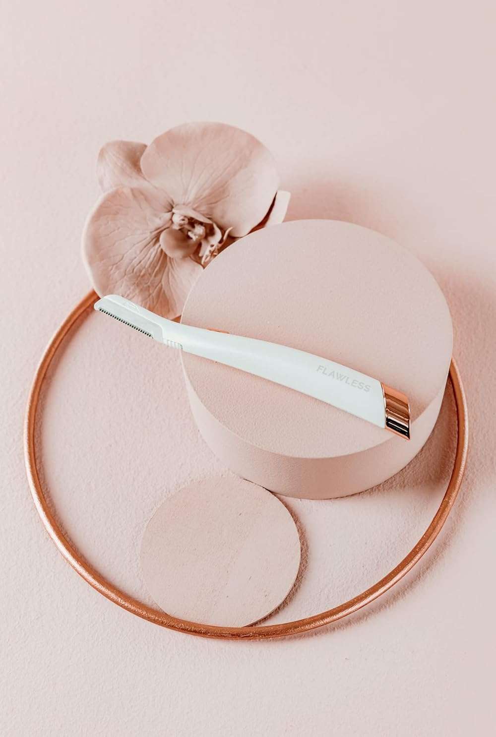 Finishing Touch Flawless Dermaplane Glo Lighted Facial Exfoliator - Non-Vibrating and Includes 6 Replacement Heads, White/Rose Gold - Image 5