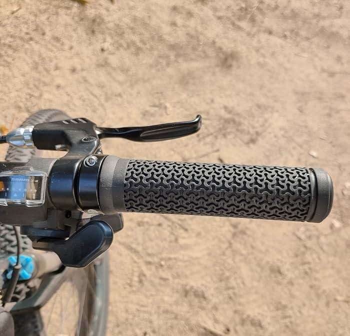 GPMTER Bike Handlebar Grips, Single Lock on Bicycle Handle Bar, for BMX, Mountain, MTB, Beach Cruiser, Scooter, Folding Bike, Soft Non-Slip-Rubber Hand Grip Comfortable Ergonomic - Image 2