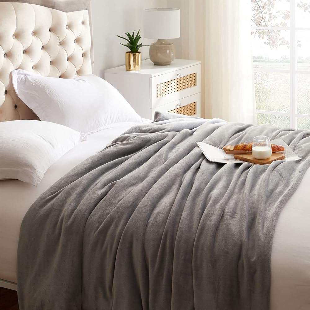 KMUSET Fleece Blanket Throw Size Grey Lightweight Super Soft Cozy Luxury Bed Blanket Microfiber Factory Shop - Image 4