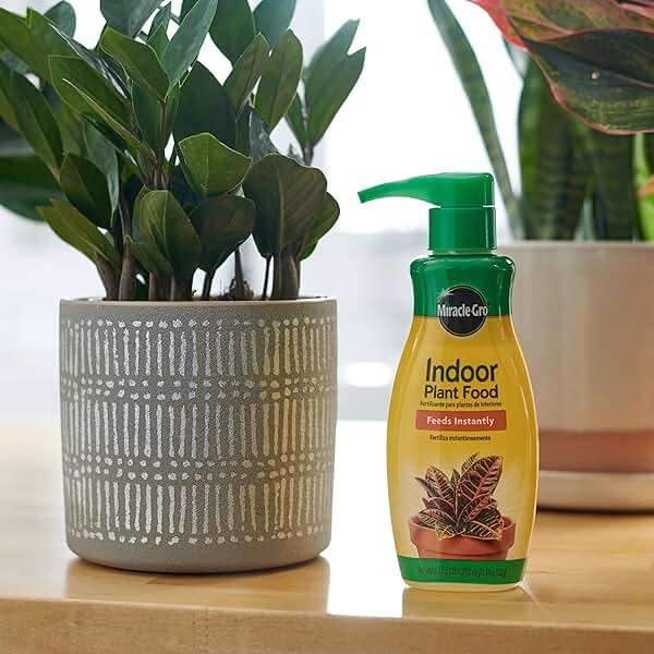 Miracle-Gro Indoor Plant Food, Liquid Plant Food for Houseplants, Snake Plants, Peace Lilies, Flowers, Vegetables, Herbs and More, 8 oz., 2-Pack - Image 2