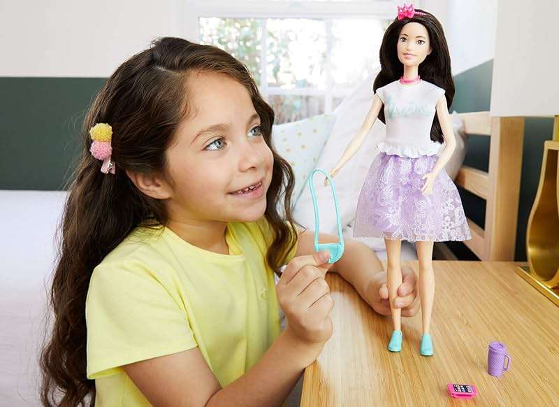 Barbie Princess Adventure Renee Doll (12-inch Brunette) in Fashion and Accessories, with Smart Phone, Purse, Travel Mug and Tiara, Gift for 3 to 7 Year Olds - Image 2