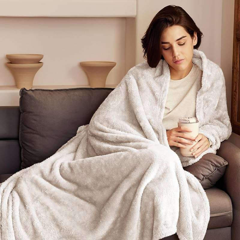 Exclusivo Mezcla Plush Fuzzy Fleece Throw Blanket Extra Large, Super Soft, Fluffy and Warm Blankets for Couch, Bed, All Season (Beige, 50x70 inches) - Image 4