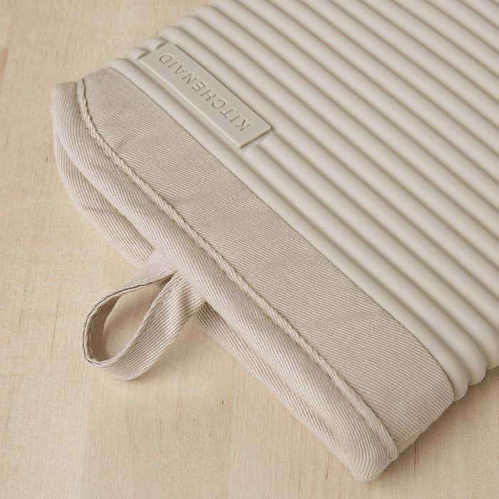KITCHENAID Ribbed Soft Silicone Oven Mitt 2-Pack Set, 7.5"x13", Milkshake - Image 2