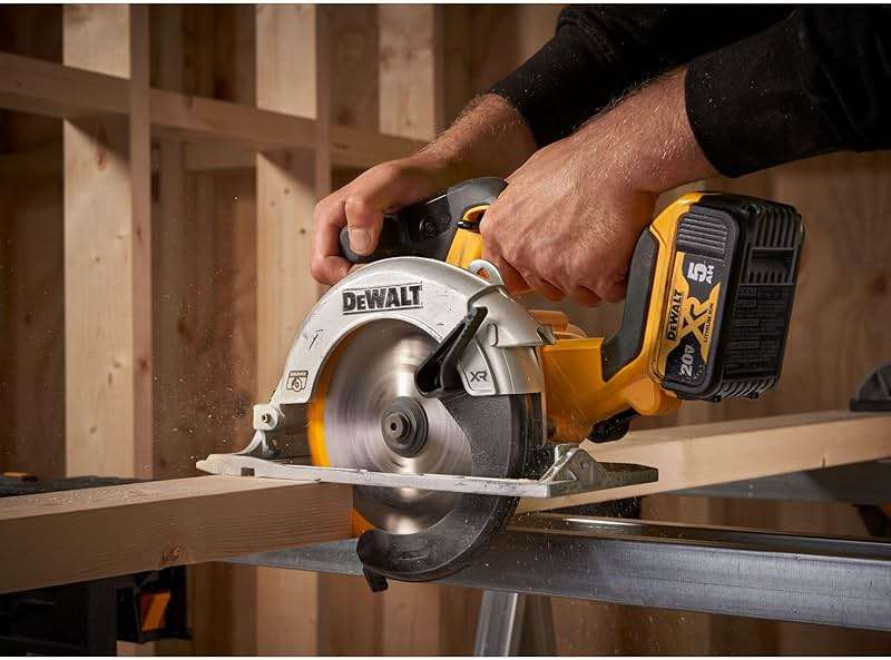 DEWALT 20V MAX* 6-1/2 in. Brushless Cordless Circular Saw, Tool Only (DCS565B) - Image 2