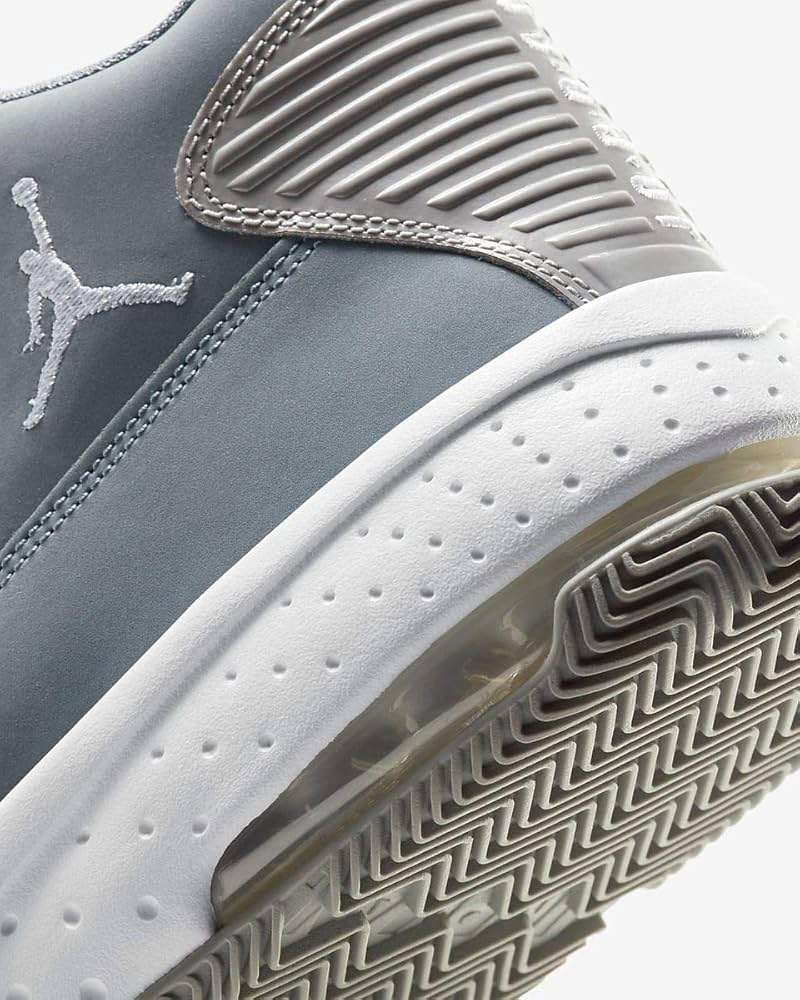 Nike Men's Jordan Max Aura 2 Basketball Shoe - Image 7
