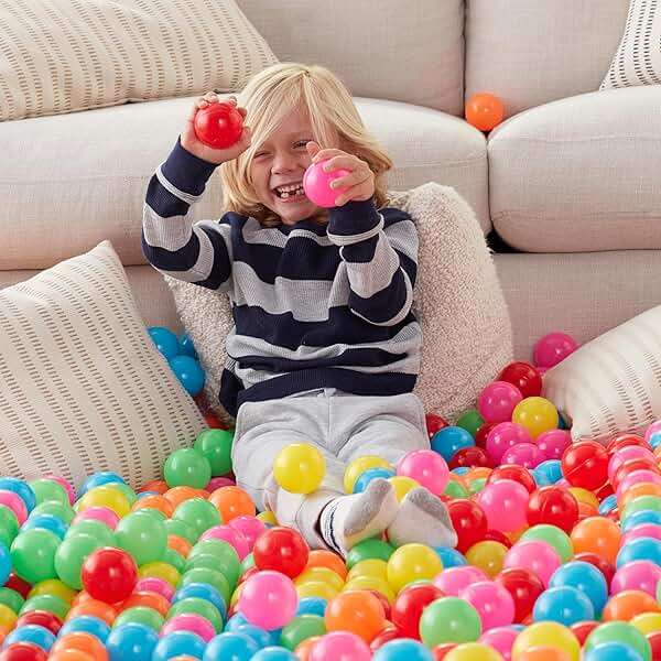 Amazon Basics BPA Free Ball Pit Balls with Storage Bag, Crush-Proof Plastic for Toddlers Kids 12+ Months Play, 6 Bright Colors, Pack of 1000 - Image 6
