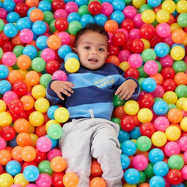 Amazon Basics BPA Free Ball Pit Balls with Storage Bag, Crush-Proof Plastic for Toddlers Kids 12+ Months Play, 6 Bright Colors, Pack of 1000 - Image 7